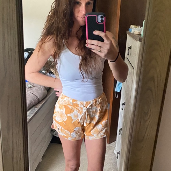 NWT roxy floral shorts - Picture 1 of 3